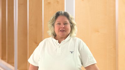 Iris Peikert Portrait von Frau Iris Peikert, Leitung Medikation & Medizinisches Lager in den DR. ERLER KLINIKEN.
