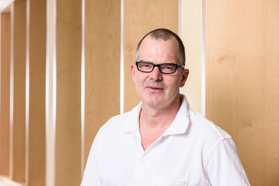 Dr. med. Wolfgang Hauth Portrait von Herrn Dr. med. Wolfgang Hauth, Oberarzt der Klinik für Unfallchirurgie in den DR. ERLER KLINIKEN.