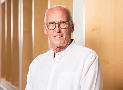 Dr. med. Rolf Jacob Portrait von Herrn Dr. med. Rolf Jacob, Facharzt in unserem DR. ERLER MVZ in Mögeldorf