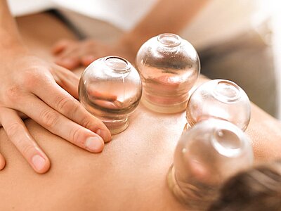 Schröpfkopf-Massage